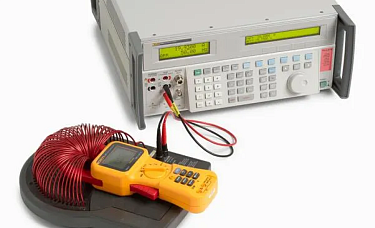 Многофункциональный калибратор (Multi-Product Calibrator) Fluke 5522A с поверкой 